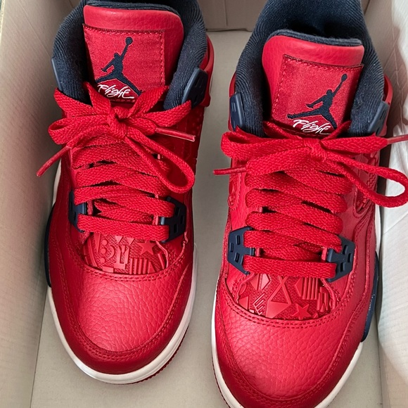 AIR JORDAN 4 Retro NEW - Picture 9 of 13